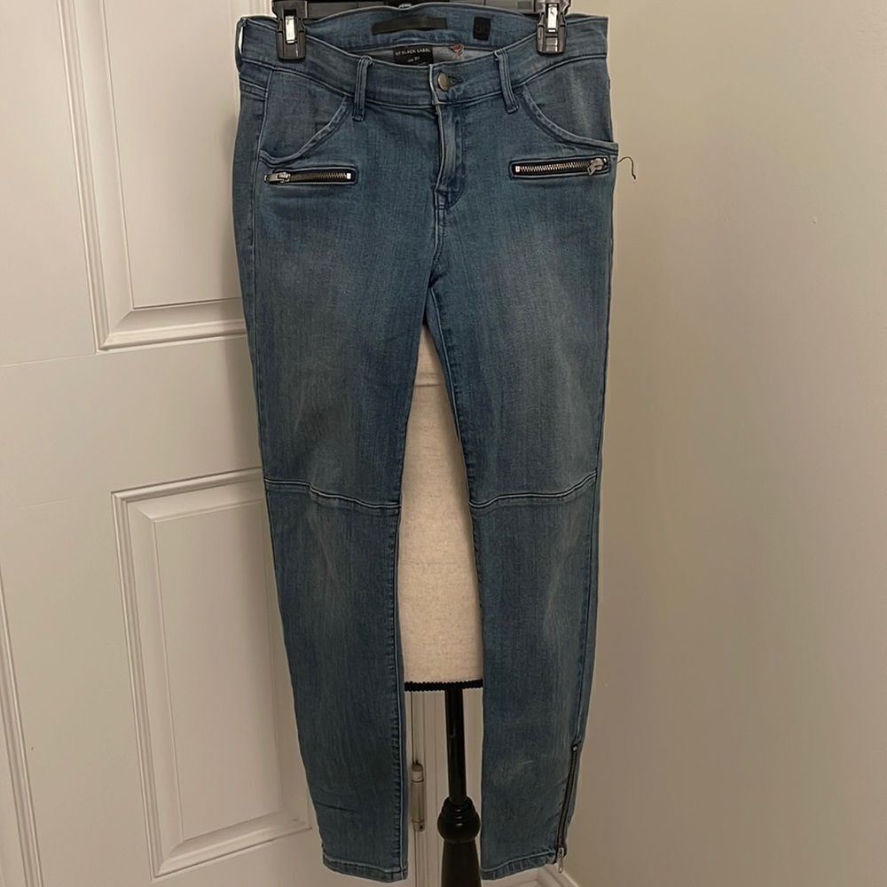 Cute skinny leg SP Black Label low rise jeans